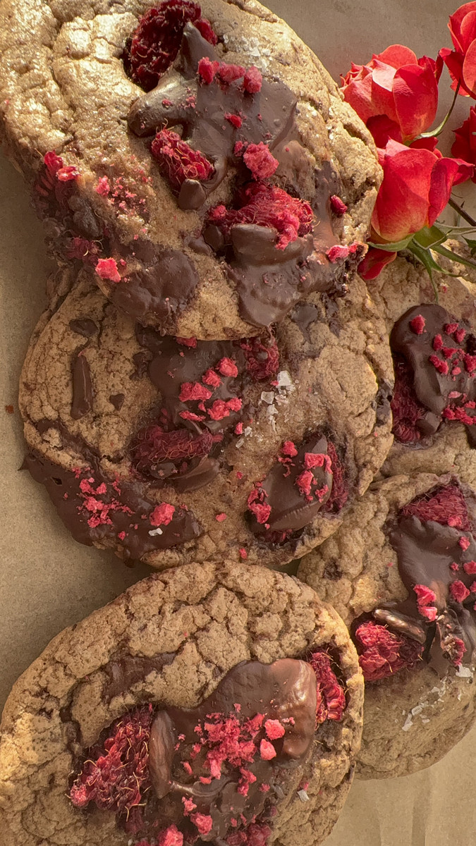 Chocolate chip cookies with fresh raspberries